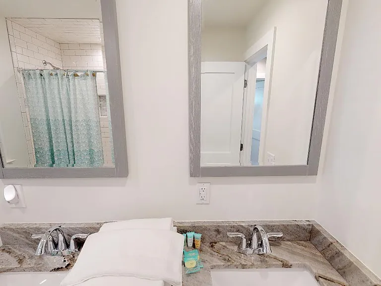27 21st Ave — Photo 9