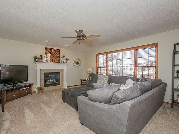 5th image of 120 SW Oakmont Dr