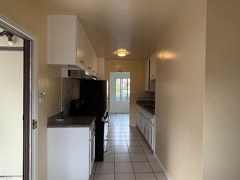 910 E Elk Ave — Photo 9