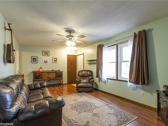 3rd image of 109 4th St NE