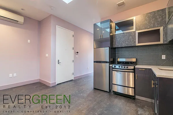Rented by Evergreen Apartments BK | media 10