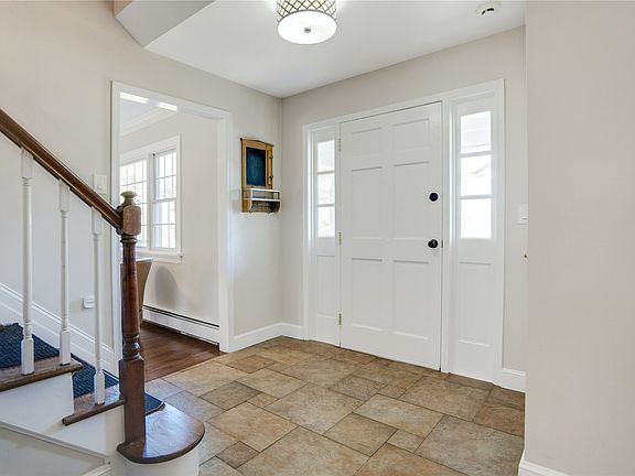 4th image of 6 Bancroft St
