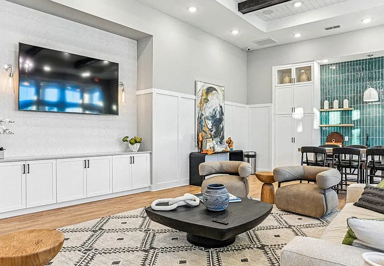 District West — Photo 13