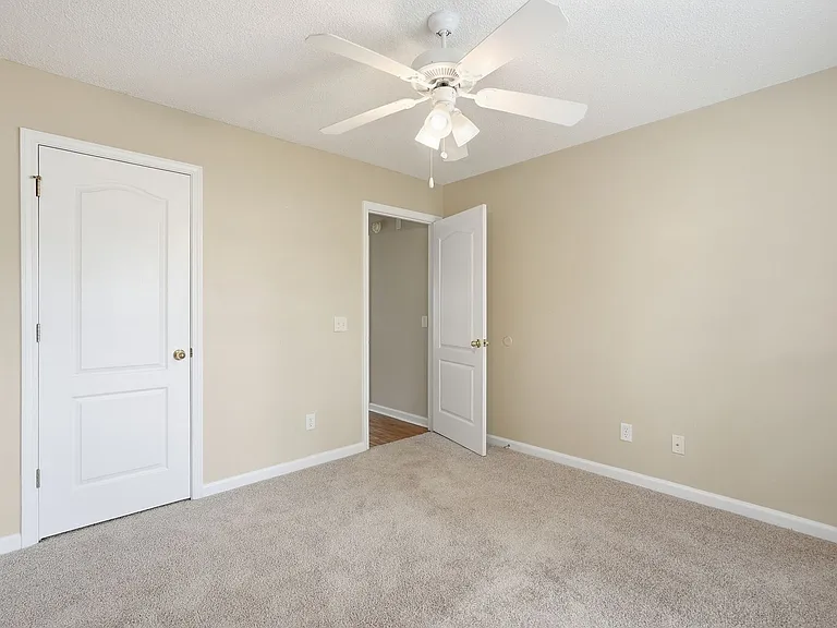 124 Hall St — Photo 23