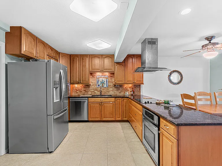 412 Emerald Dr S — Photo 10