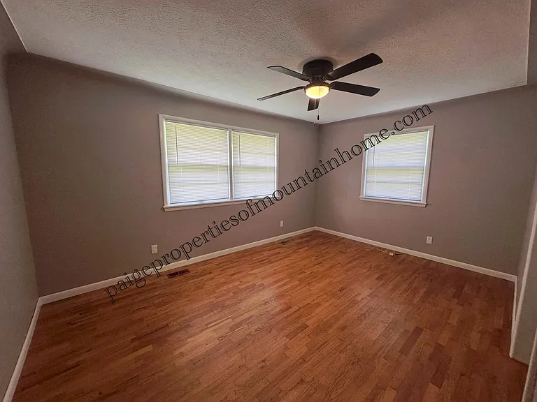 425 Ashington Dr — Photo 12