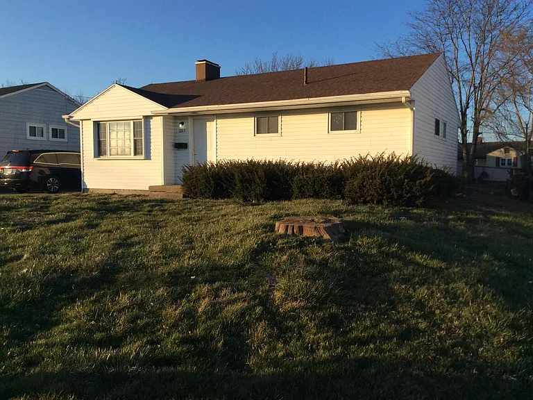 2265 E Dorothy Ln — Photo 3