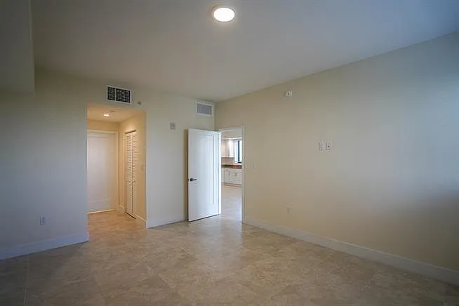 1091 Galiano St #502 — Photo 12
