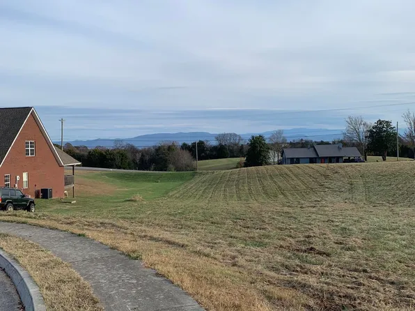 32 Charles Ct, Dandridge, TN 37725