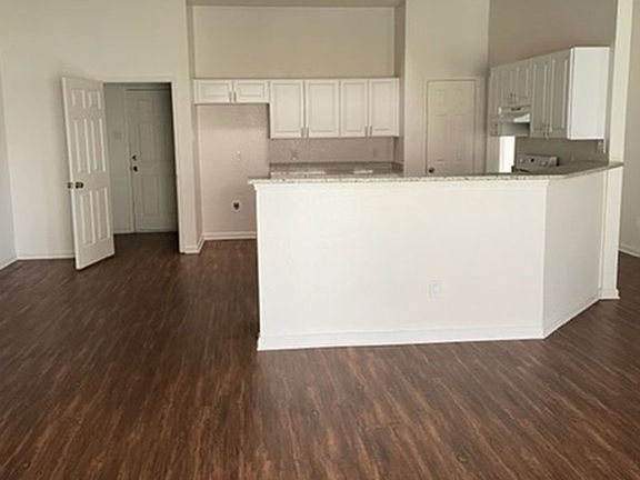 4th image of 1118 Vaden Ave