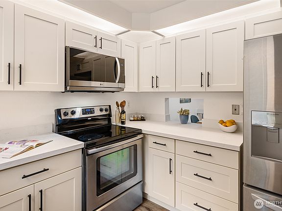 4th image of 1819 N 107th Street #103