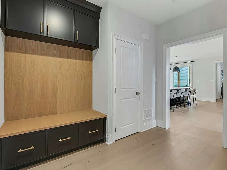63 Samuel Way — Photo 15
