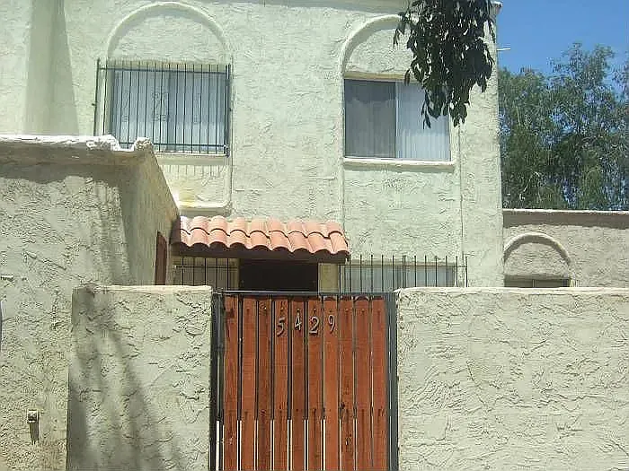 2 bed, 1.0 bath, 900 sqft, $1,340 — Photo 1