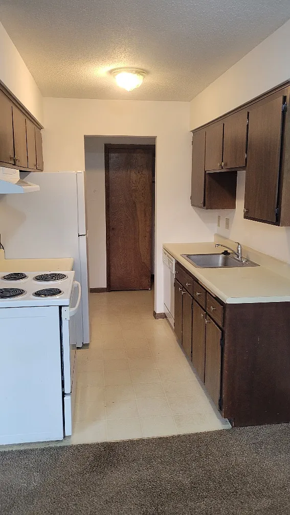 935 S 11th Avenue — Photo 1
