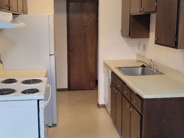 935 11th Ave S APT 8, Hopkins, MN 55343