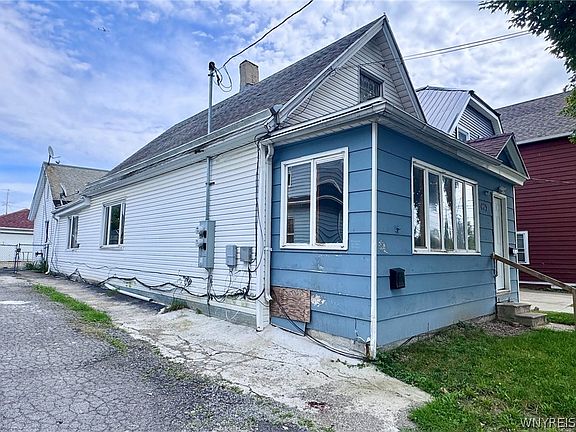 3rd image of 403 Goethe St