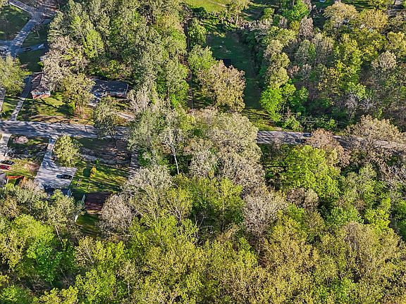 5th image of 1018 Shallowford Rd