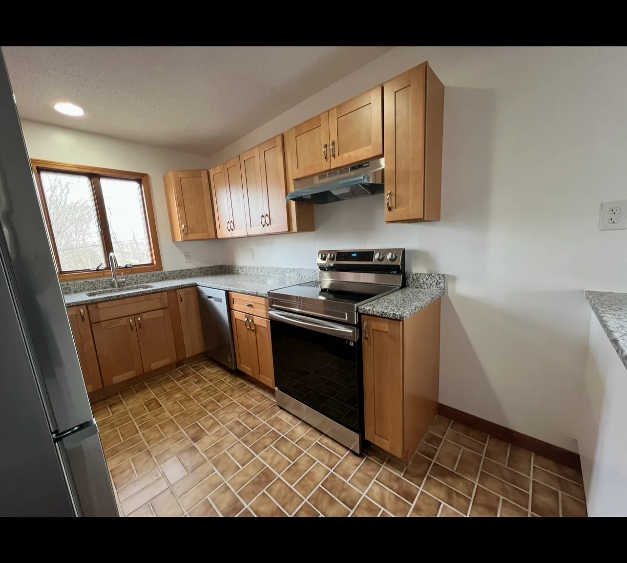 2 bed, 1.5 bath, 850 sqft, $2,300 — Photo 2