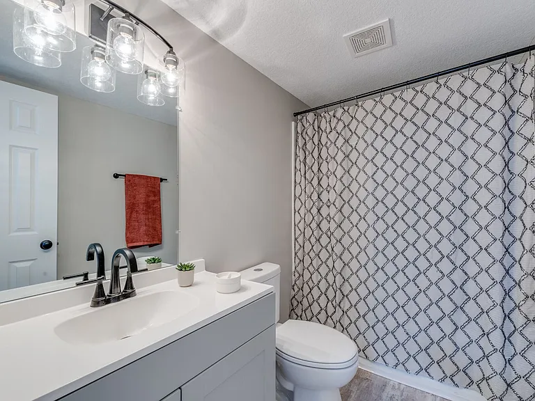 Emerald Square Villas — Photo 21