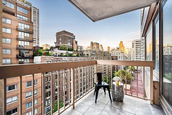 Sold by Compass | media 17