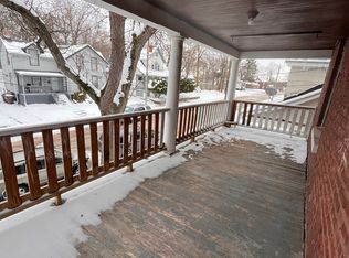 335 Oakwood Ave, Rockford, IL 61101