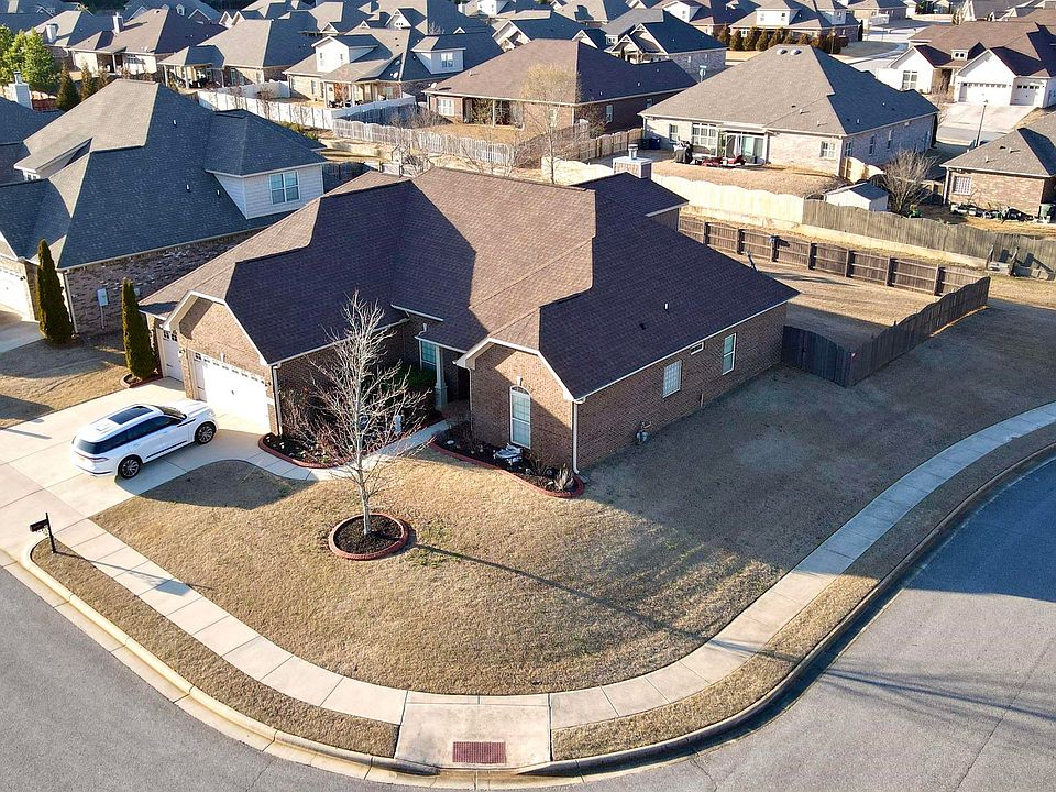 1st image of 400 Creekwater Cir NW
