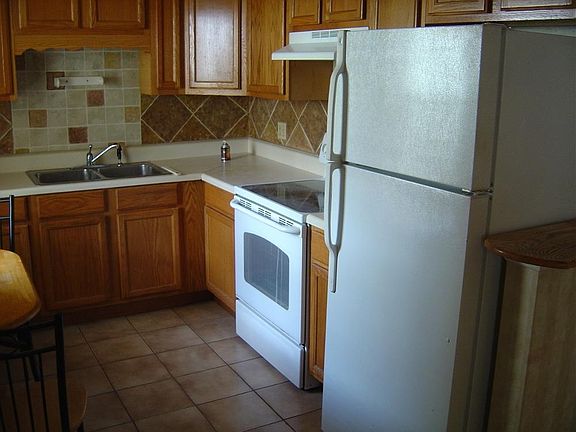 3rd image of 2437 NE 6th St APT 10