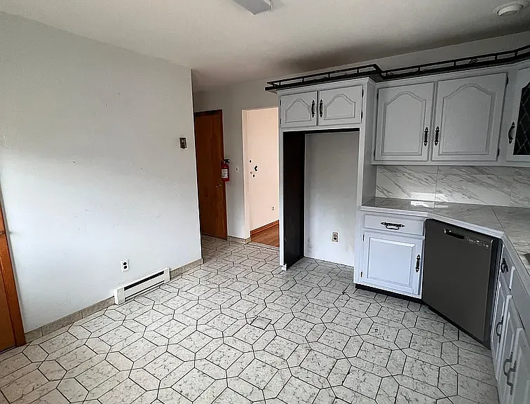 73-75 Maple St #1 — Photo 6