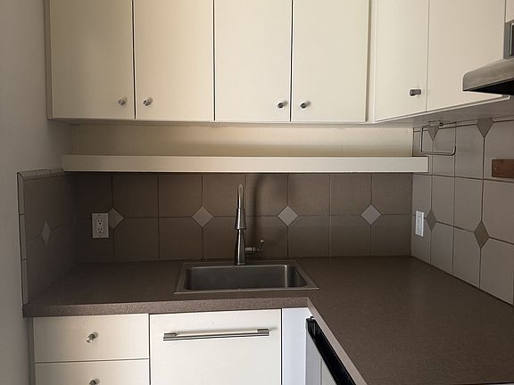 4th image of 2113 N 37th St APT 2