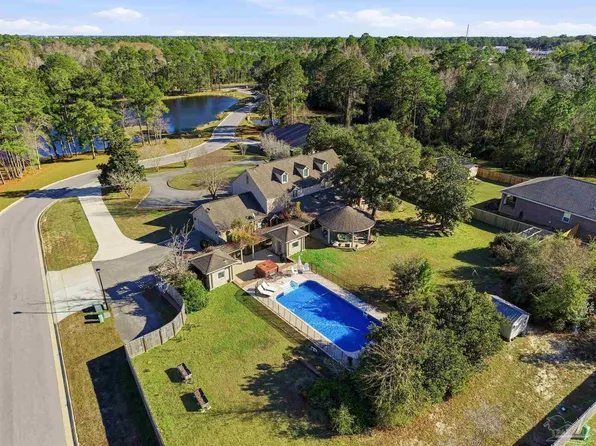 5931 Mills Lake Blvd, Pensacola, FL 32526