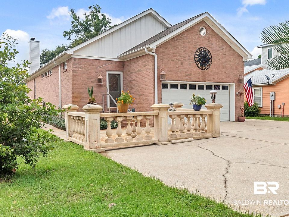 1st image of 646 W Canal Dr