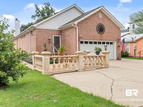 646 W Canal Dr, Gulf Shores, AL 36542