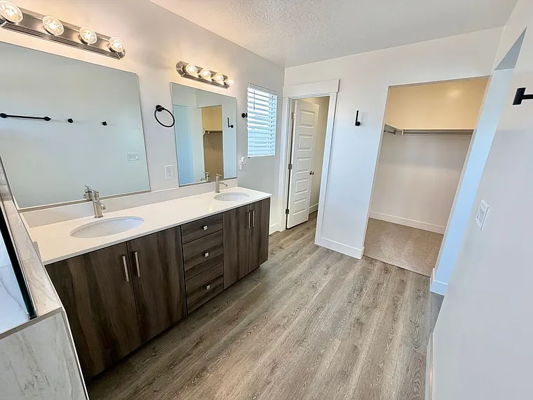 2375 E Luciano Ln — Photo 27