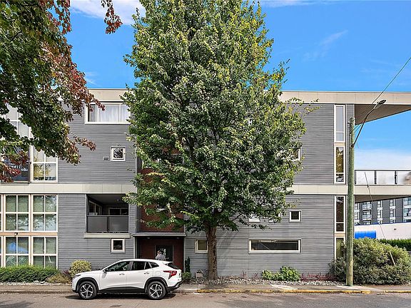 3rd image of 407 William St #7