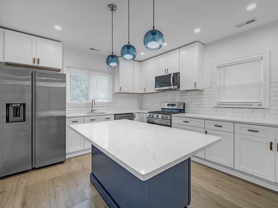 1st image of 33 Elmwood Ave Floor 2