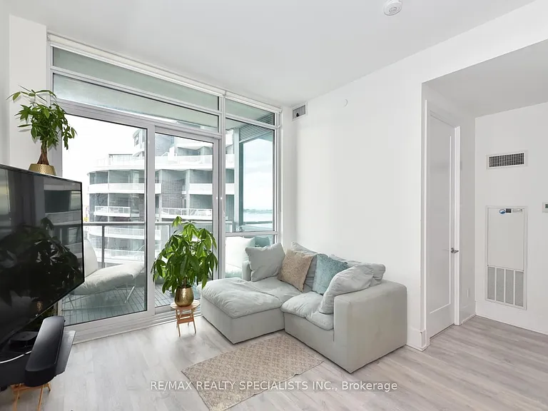 1 Edgewater Dr #911 — Photo 26