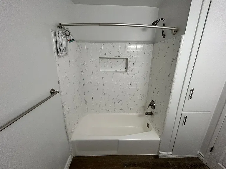 13860 Burbank Blvd — Photo 30