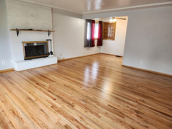 3rd image of 2833 W Rosewood Ave