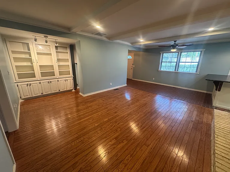 425 E Seneca St — Photo 22