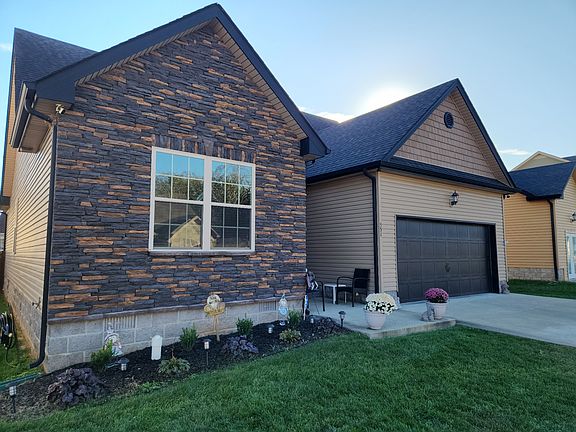 3rd image of 551 Falkland Cir