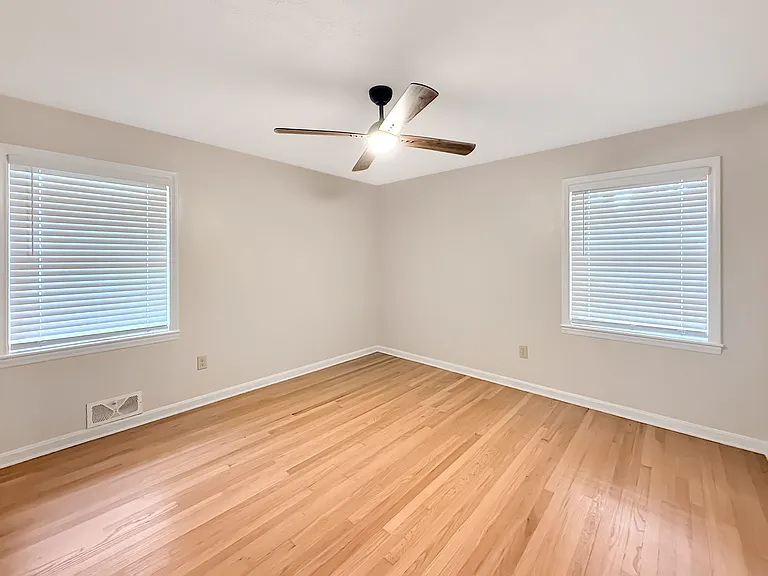 1595 Tulip Ln — Photo 5