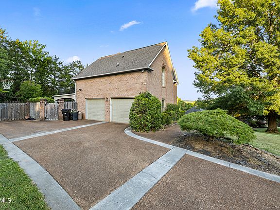 4th image of 5012 Justin Dr