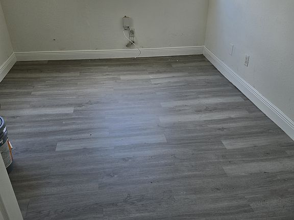 3rd image of 2415 E Clark St