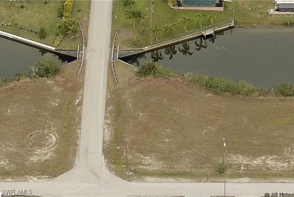2nd image of 301 NE 19th Ter