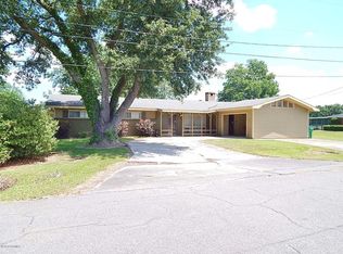 621 E G St, Rayne, LA 70578