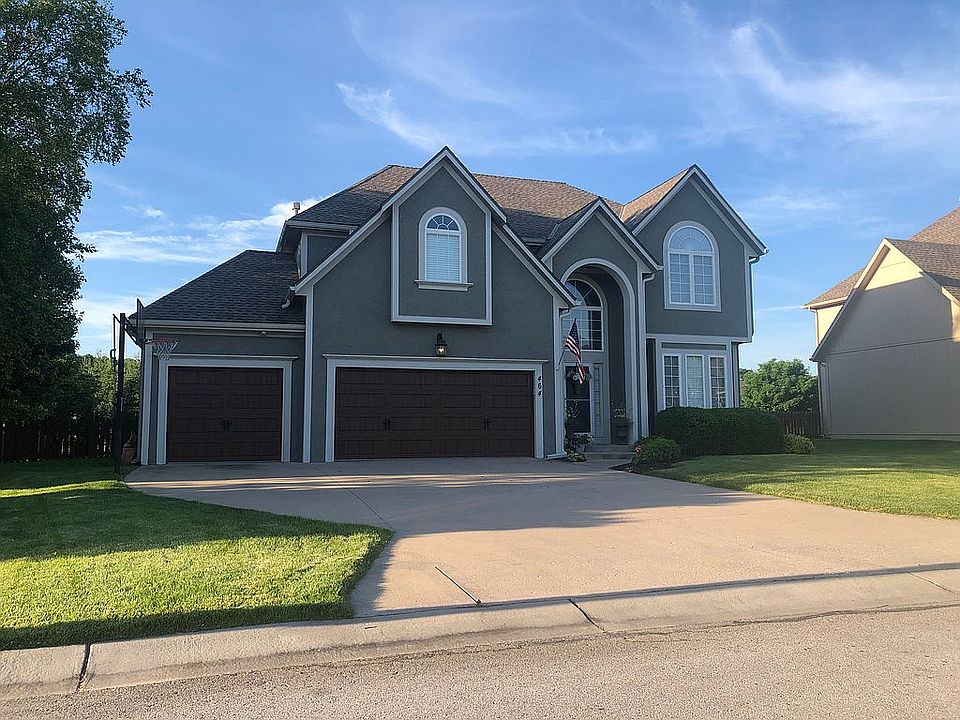 1st image of 464 NE Lakes Edge Dr