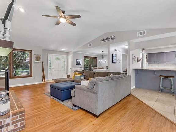 4th image of 7046 Dardwood Ln