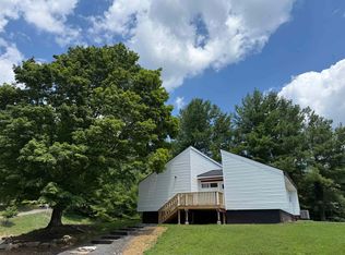 136 Freedom Ln, Newport, VA 24128