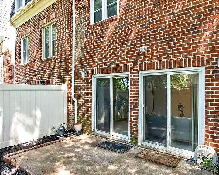 695 W Glebe Rd — Photo 34