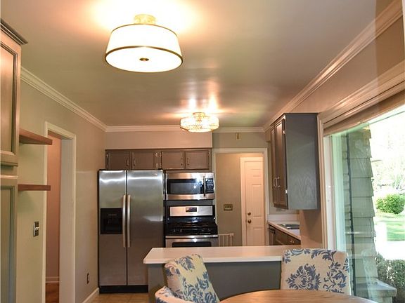 3rd image of 40 Gillian Ln